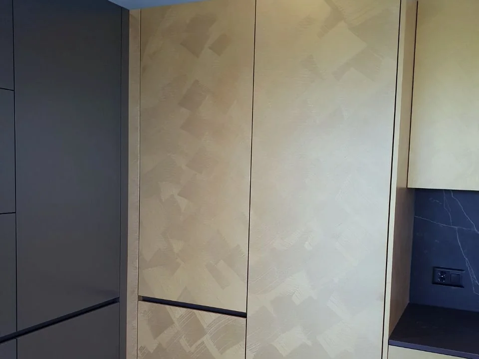 Gleichmässig gespritzte Oberflächen an Bauteilen und Rohren